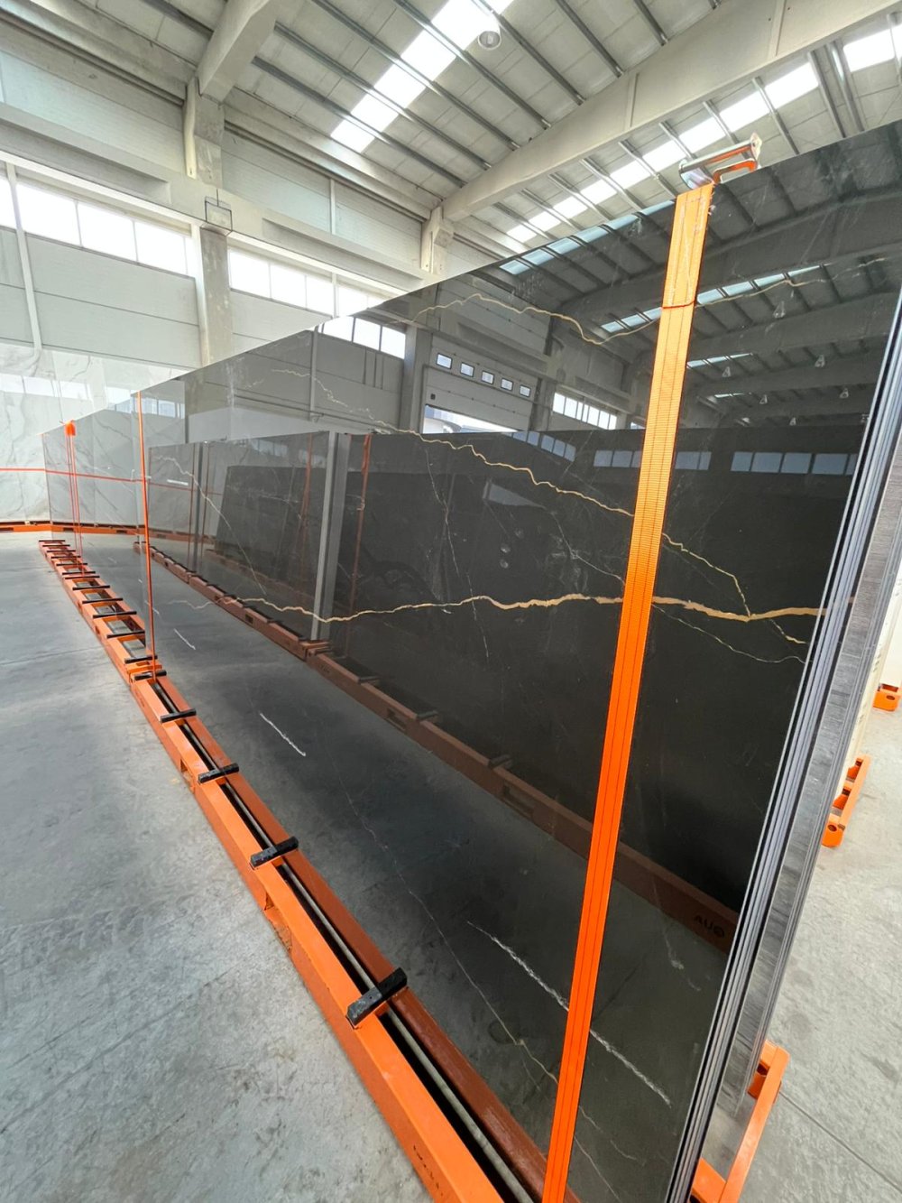 ELEGANT BLACK PARLAK